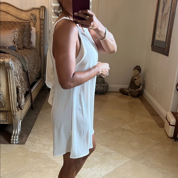 💕Elegant White Sleeveless Dress💕 - Picture 2 of 3